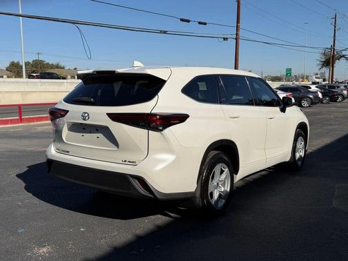 2021 Toyota Highlander LE