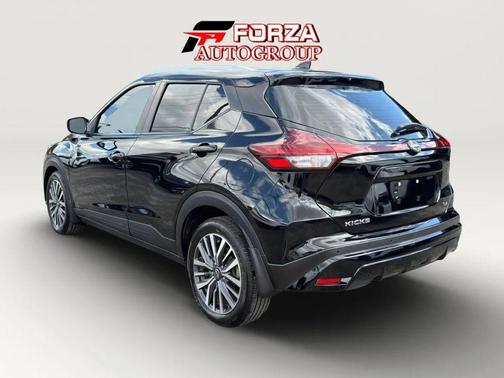 Super Black 2023 Nissan Kicks SV