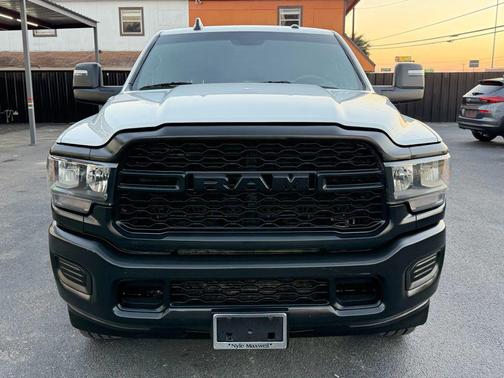 2023 RAM 3500 Tradesman Crew Cab 4x4 8' Box