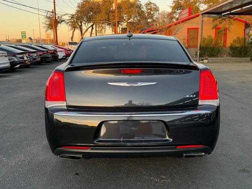 2019 Chrysler 300 Touring