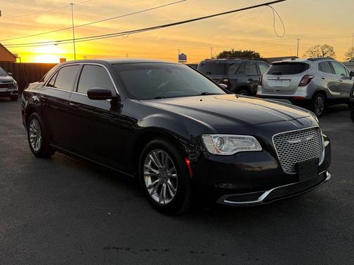 2019 Chrysler 300 Touring
