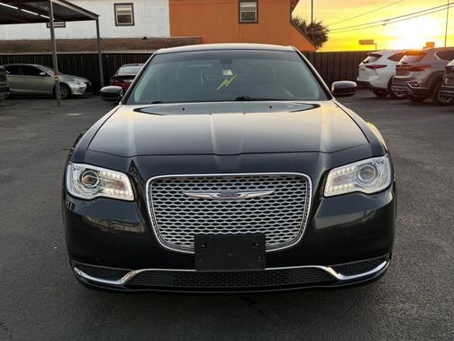 2019 Chrysler 300 Touring