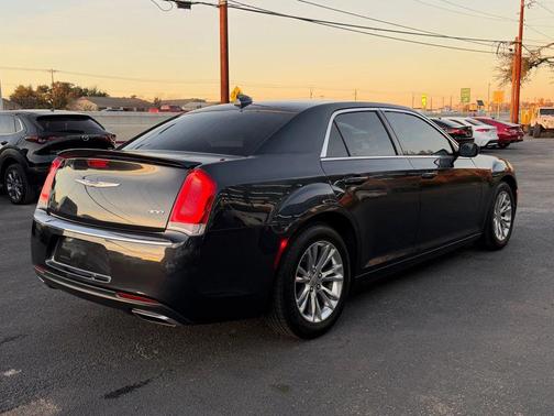 2019 Chrysler 300 Touring