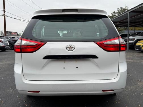 2016 Toyota Sienna L