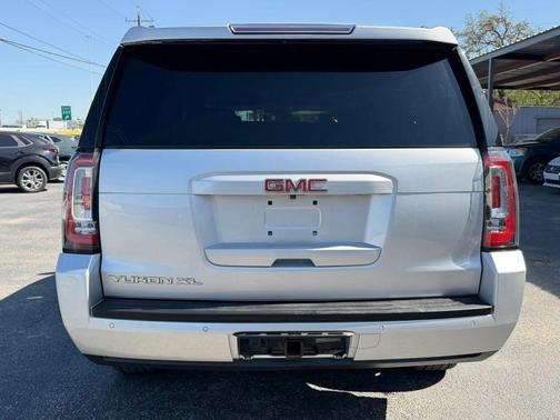 2017 GMC Yukon XL SLE