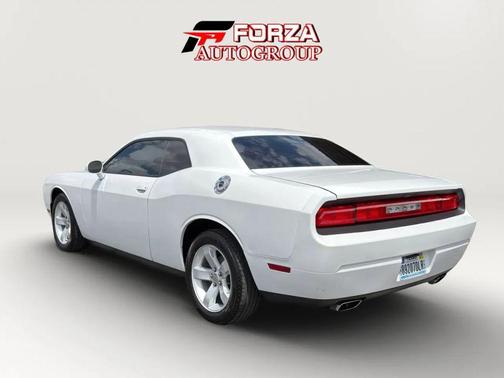 Bright White Clearcoat 2013 Dodge Challenger SXT