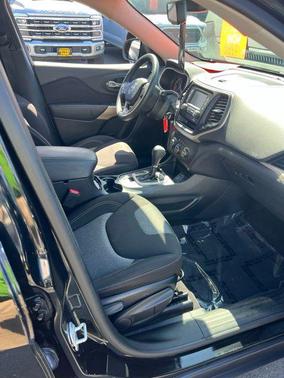 Diamond Black Crystal Pearlcoat 2018 Jeep Cherokee Latitude