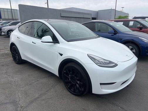 Pearl White Multi-Coat 2022 Tesla Model Y Long Range Dual Motor All-Wheel Drive