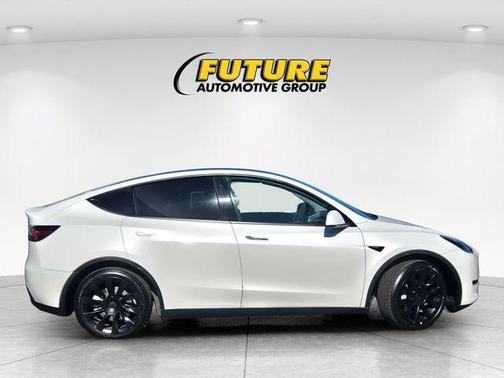 2022 Tesla Model Y Long Range Dual Motor All-Wheel Drive