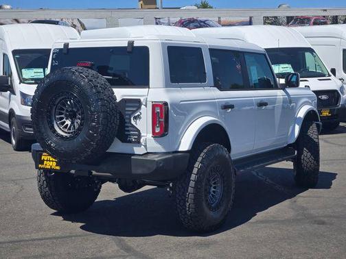 Oxford White 2026 Ford Bronco Outer Banks