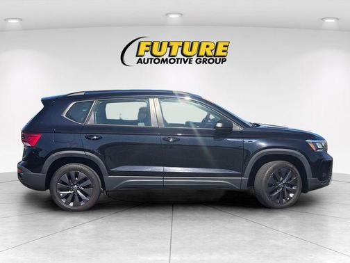 Deep Black Pearl 2024 Volkswagen Taos 1.5T S