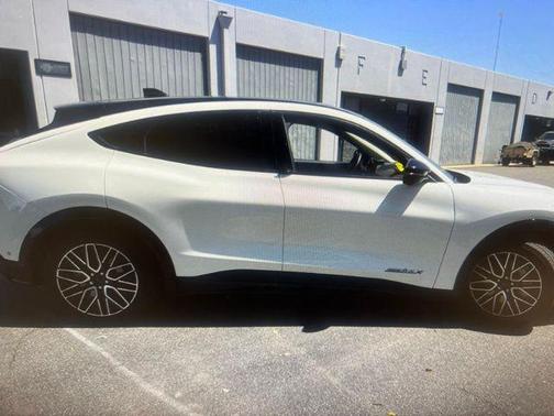 Star White Metallic Tri-Coat 2024 Ford Mustang Mach-E Premium