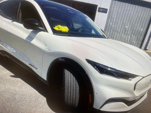 Star White Metallic Tri-Coat 2024 Ford Mustang Mach-E Premium