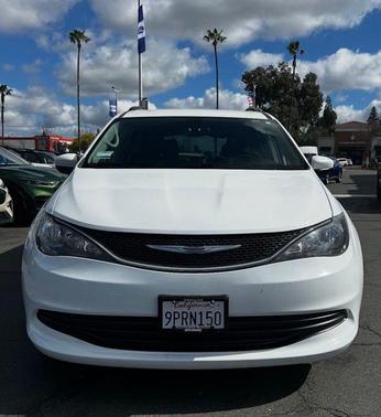 2020 Chrysler Voyager SE