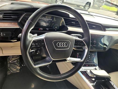 2019 Audi e-tron Premium Plus