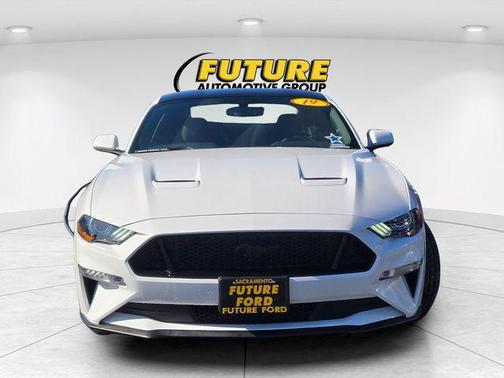 Oxford White 2019 Ford Mustang GT
