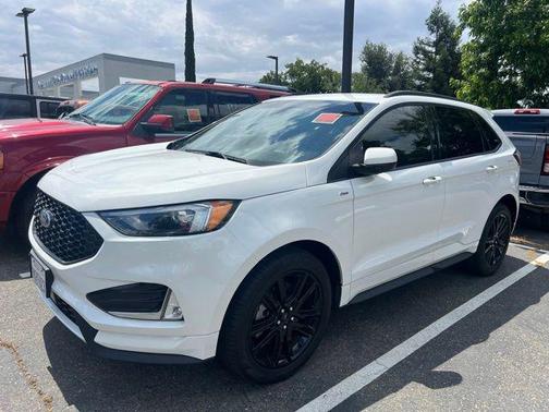 Star White Metallic Tri-Coat 2023 Ford Edge ST Line
