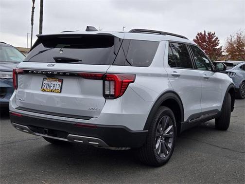 2025 Ford Explorer Active