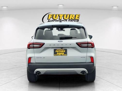 Space Silver Metallic 2025 Ford Escape Active