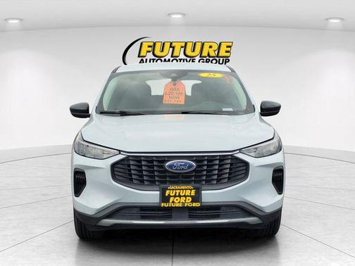 Space Silver Metallic 2025 Ford Escape Active