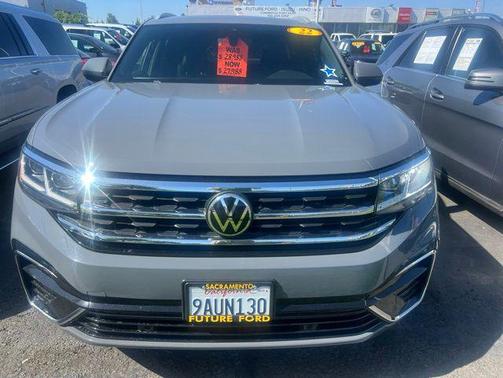Pure Gray 2022 Volkswagen Atlas Cross Sport 3.6L V6 SEL R-Line