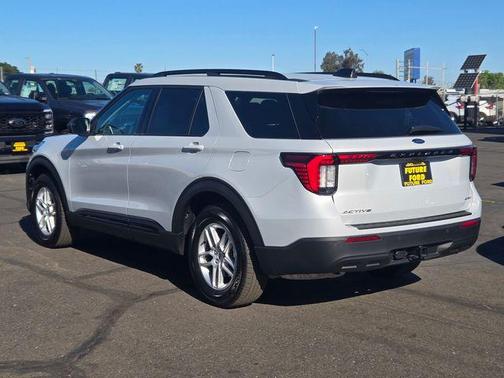 Star White Metallic Tri-Coat 2026 Ford Explorer Active