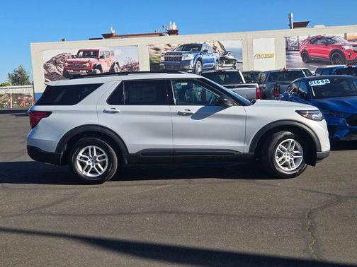 Star White Metallic Tri-Coat 2026 Ford Explorer Active