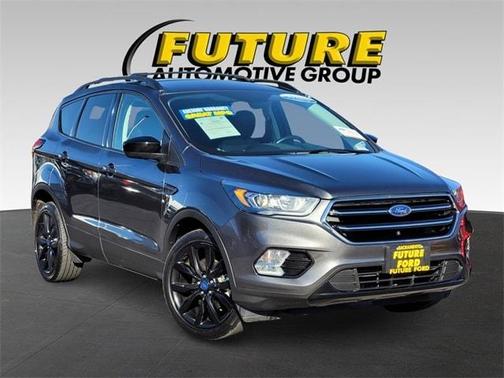 Photo 1 of 20 of 2019 Ford Escape SE