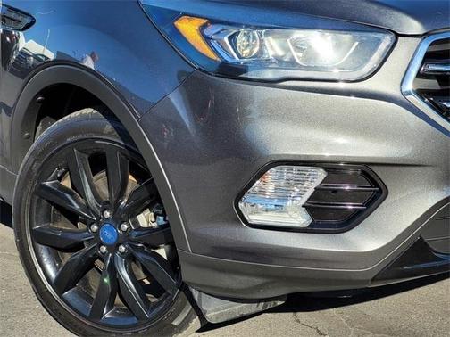 Photo 3 of 20 of 2019 Ford Escape SE