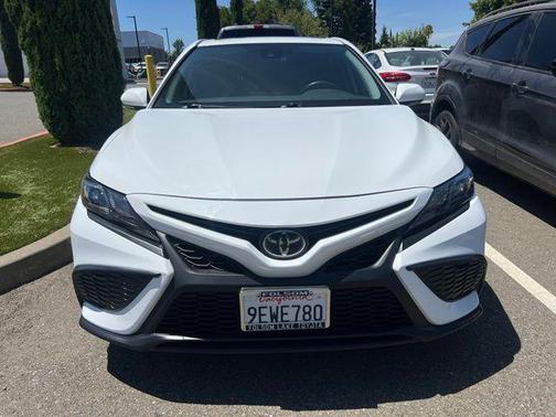 Ice 2023 Toyota Camry SE
