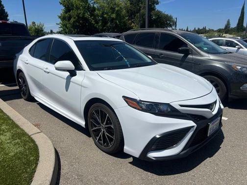 Ice 2023 Toyota Camry SE