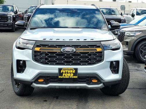 Space White Metallic 2026 Ford Explorer Tremor