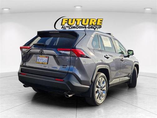 2020 Toyota RAV4 XLE Premium