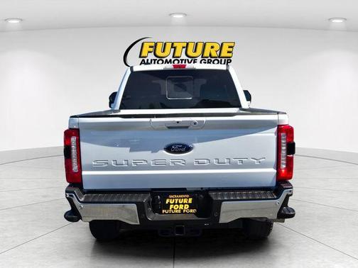 Oxford White 2024 Ford F-250 Lariat