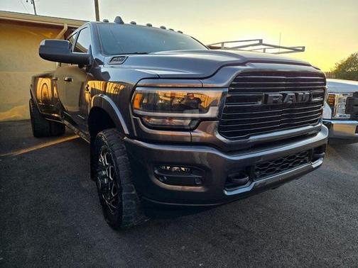 2020 RAM 3500 Laramie Crew Cab 4x4 8' Box