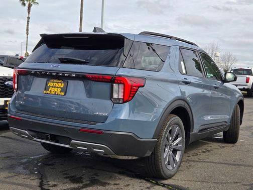 Vapor Blue Metallic 2026 Ford Explorer Active