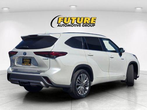 Blizzard Pearl 2021 Toyota Highlander Hybrid Platinum