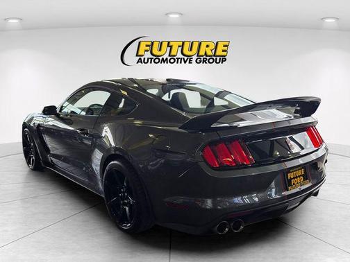 2016 Ford Shelby GT350R Base