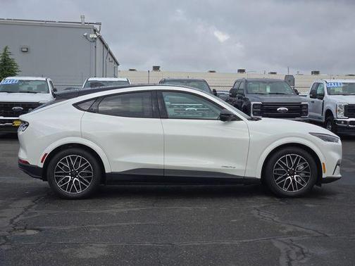 Star White Metallic Tri-Coat 2026 Ford Mustang Mach-E Premium