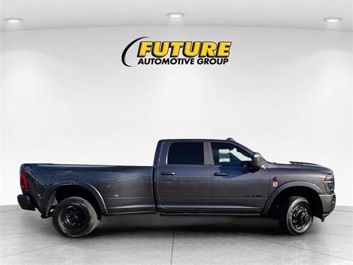 2025 RAM 3500 Limited Crew Cab 4x4 8' Box