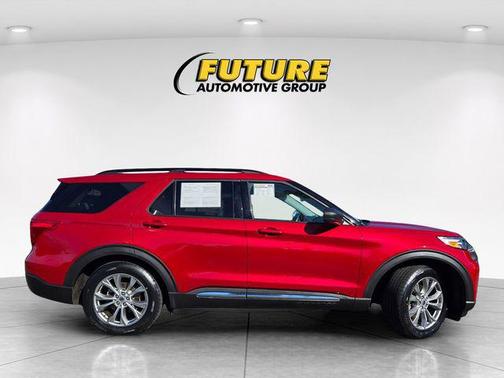 Rapid Red Metallic Tinted Clearcoat 2021 Ford Explorer XLT