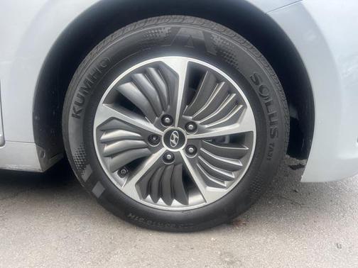 2022 Hyundai IONIQ Plug-In Hybrid SE