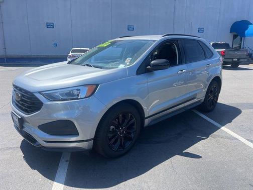 Iconic Silver Metallic 2022 Ford Edge SE