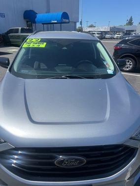 Iconic Silver Metallic 2022 Ford Edge SE