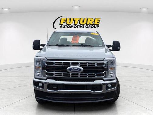 Oxford White 2024 Ford F-250 XLT