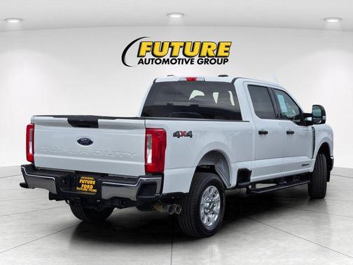 Oxford White 2024 Ford F-250 XLT