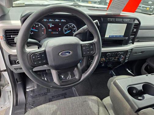 Oxford White 2024 Ford F-250 XLT