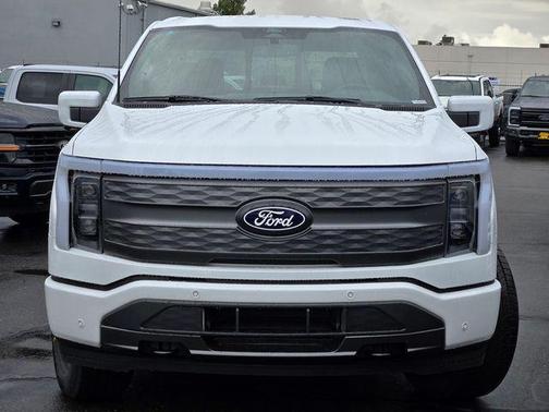 2025 Ford F-150 Lightning LARIAT