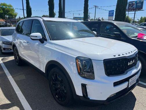 Glacial White Pearl 2022 Kia Telluride SX