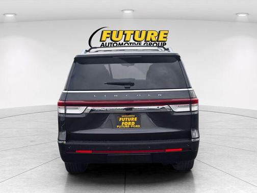 Starlight Gray Premium Colorant 2023 Lincoln Navigator Reserve